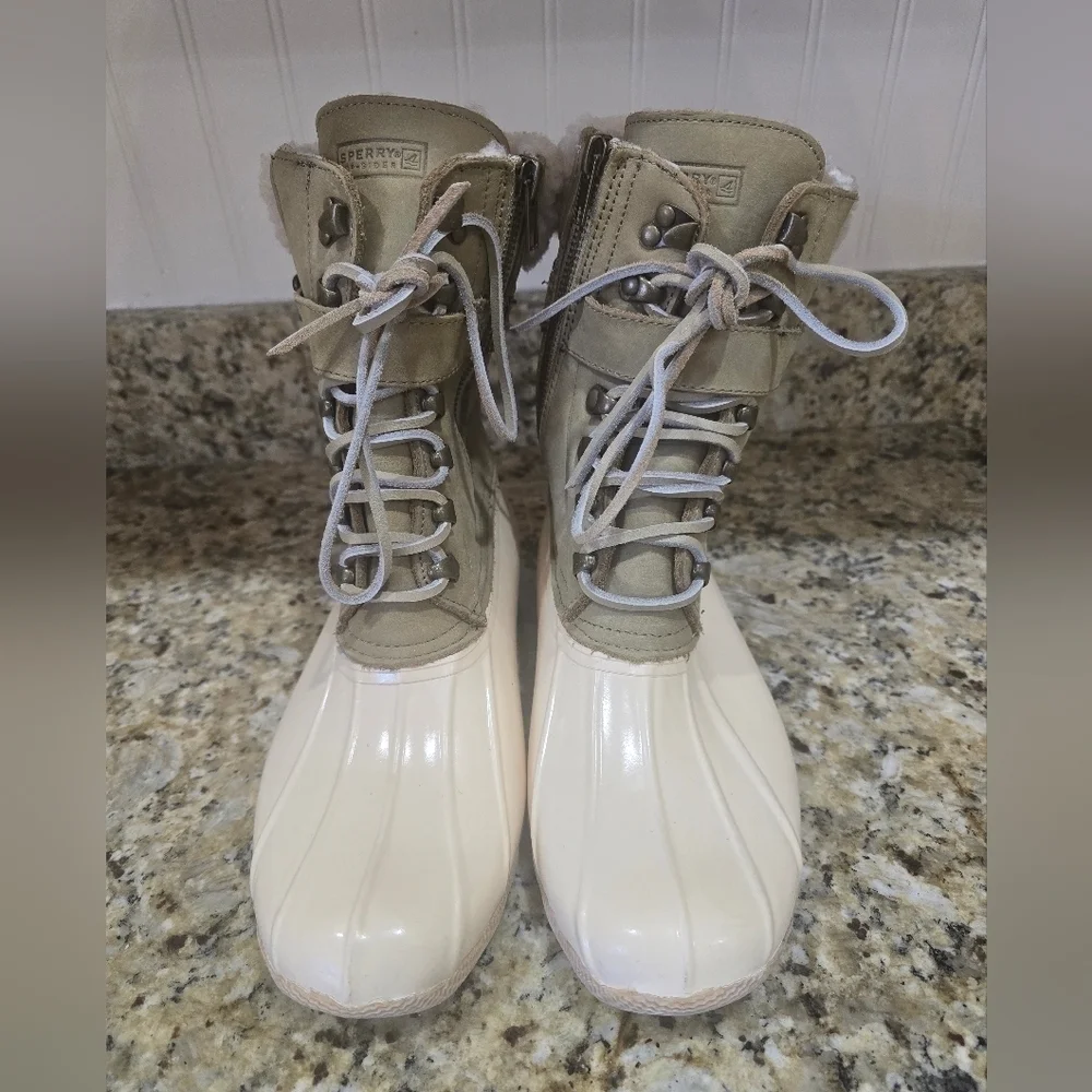 Women’s Sperry J. Crew Shearwater Duck Boots 100% Wool Lining Size 9 Ivory